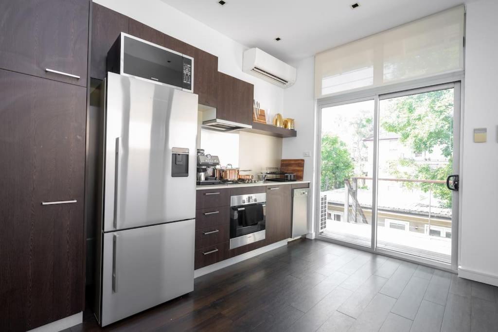 Eggie's Nest - Luxury 1 Bedroom Apartment *